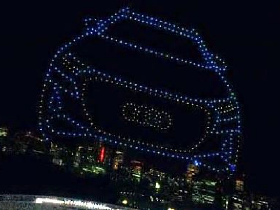 夜空を使った広告でオーガニック拡散 「映える」から広がる。宣伝しなくても、される時代へ。